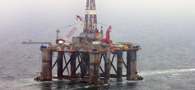 Una plataforma petrolífera en la cosata de Escocia (Reino Unido).