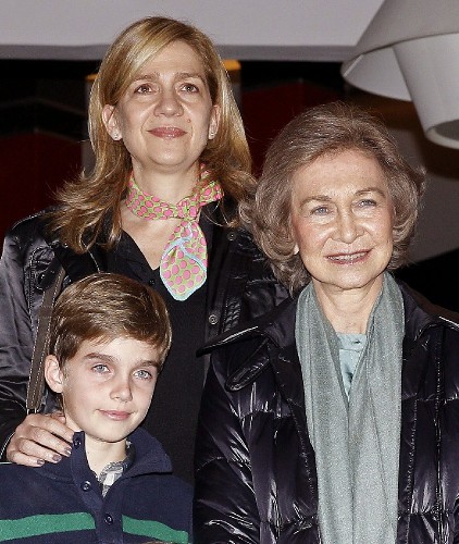 La reina Sofía posa junto a la Infanta Cristina y su nieto Pablo.