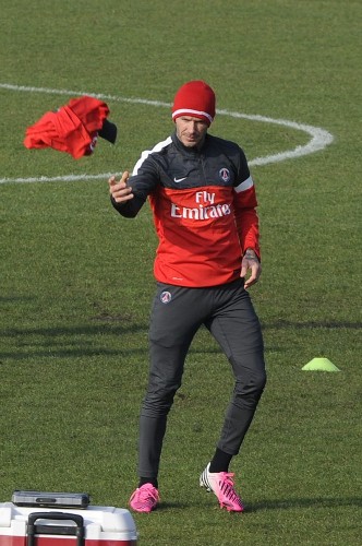 El futbolista británico David Beckham, durante su primer entrenamiento con su nuevo equipo, el París Saint-Germain (PSG), en Saint Germain en Laye, cerca de París, Francia, el 13 de febrero de 2013.