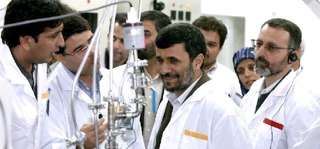 El presidente iraní visita una de las instalaciones en la que se basa el programa atómico iraní.
