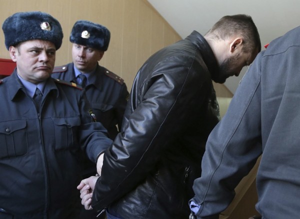 El acusado Yury Zarutsky a su llegada a una vista en Moscú (Rusia) hoy, jueves 7 de marzo de 2013. La confesión de los tres detenidos por el ataque con ácido contra el director del Ballet del Bolshói, Serguéi Filin.