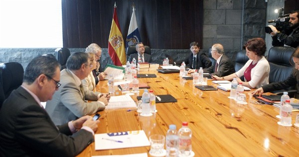 El presidente de Canarias preside la reunión del Consejo de Gobierno de Canarias celebrado hoy en la capital tinerfeña.
