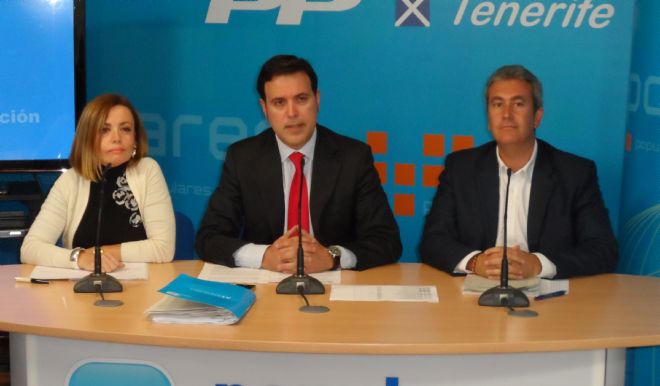 Los concejales Ana Zurita, Alexis Oliva y Óscar García en la rueda de prensa ofrecida este martes.