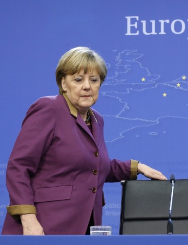 La canciller alemana, Angela Merkel, llega a la rueda de prensa celebrada al finalizar la Cumbre de la Unión Europea celebrada en Bruselas (Bélgica) hoy, viernes 15 de marzo de 2013. 
