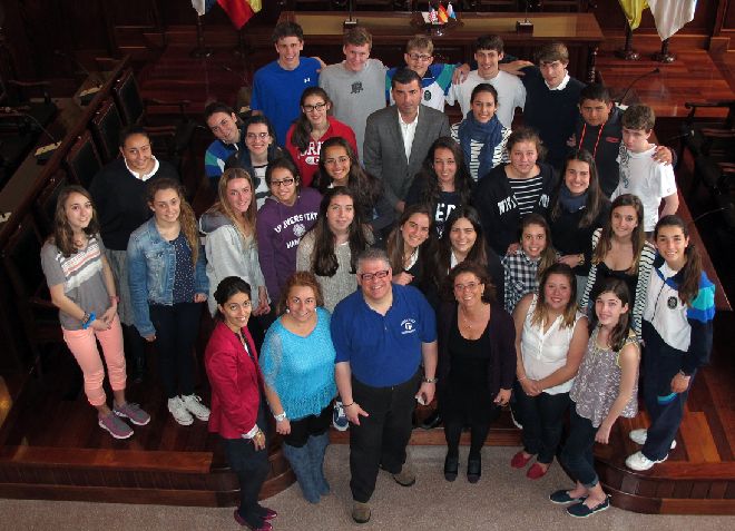 El grupo de estudiantes de Estados Unidos durante su visita al Ayuntamiento realejero.