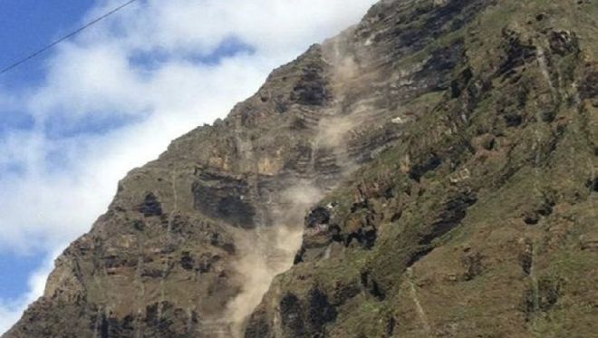 Desprendimientos en una ladera del municipio de La Frontera (El Hierro) como consecuencia de un movimiento sísmico anterior de una magnitud de 4,6 grados en la escala Richter.