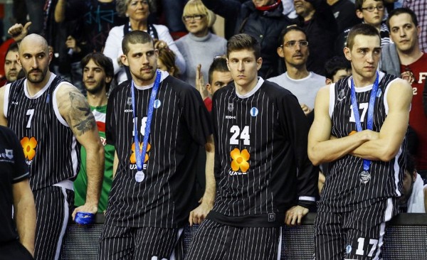 Los jugadores del Uxue Bilbao Basket, Milovan Rakovic, Adrien Moerman, Sergio Sanchez Perez y Axel Hervelle.
