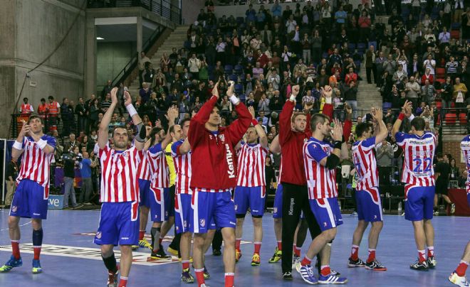 Los jugadores del Atlético de Madrid celebran el título,