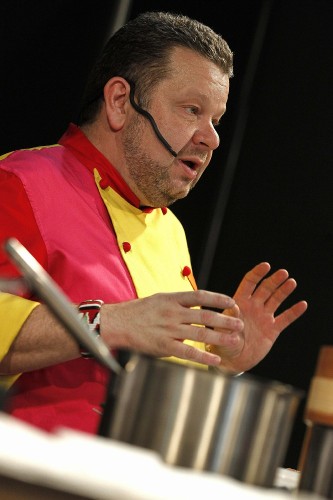 El cocinero español, Alberto Chicote, durante su taller magistral, 