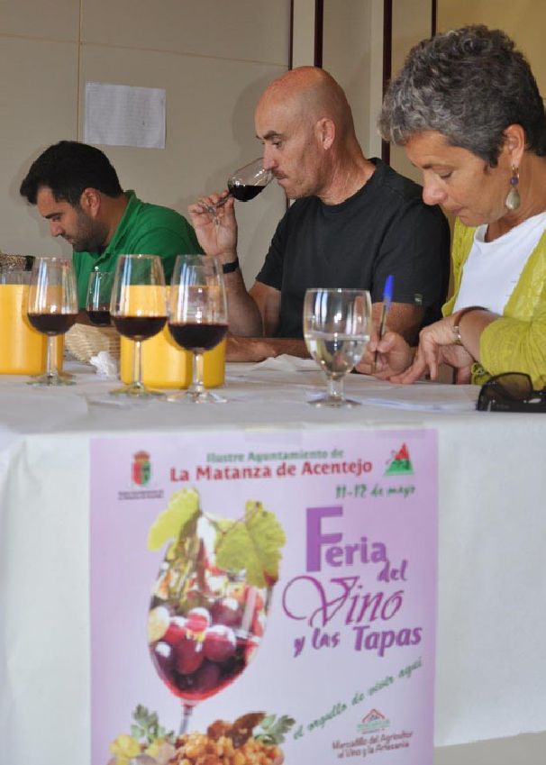 Cata del concurso de vinos cuyo fallo se conocerá este domingo día 12 de mayo.