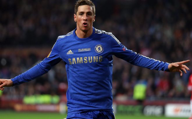 El jugador del Chelsea FC Fernando Torres celebra después de anotar su gol en la final.