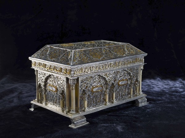 Imagen del joyero exclusivo de plata que reproduce la sala de Dos Hermanas de la Alhambra de Granada.