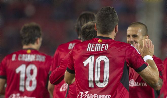 El delantero israelí del RCD Mallorca, Tomer Hemed, celebra su gol.