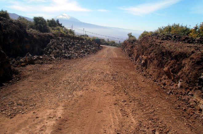 Desmonte de la nueva calle entre Chamiana y Montañés.