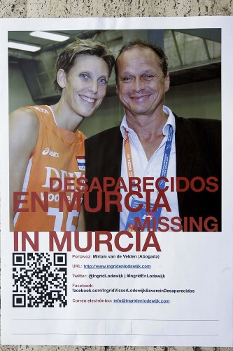Cartel de búsqueda que anuncia la desaparición de la pareja holandesa integrada por la ex jugadora internacional de voleibol Ingrid Visser y su compañero sentimental Lodewijk Severein, en paradero desconocido desde la semana pasada.
