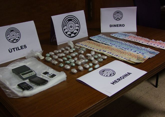 Heroína y dinero intervenido por la Policía Autonómica en El Cardonal.
