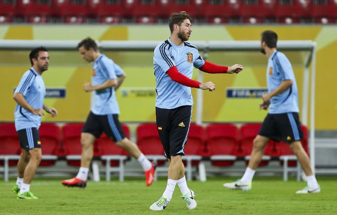 El defensa de la selección española, Sergio Ramos duranteun entrenamiento. 