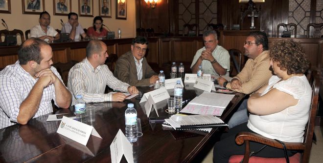 La reunión de alcaldes y ediles se celebró ayer en el Ayuntamiento de Icod.