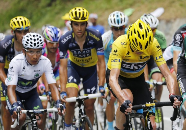 (i-d) El ciclista colombiano Nairo Quintana, del Movistar; el español Alberto Contador, del Saxo-Tinkoff; y el británico y actual líder de la competición, Christopher Froome, del Sky, ruedan durante la 18ª etapa del Tour de Francia, disputada entre las localidades de Gap y L'Alpe d'Huez, en Francia, hoy, jueves 18 de julio de 2013.