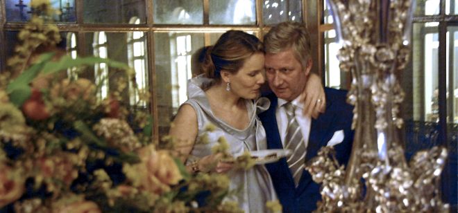 Fotografía, sin fechar, facilitada por la Casa Real belga del príncipe Felipe junto a su esposa, la princesa Matilde, durante una fiesta.