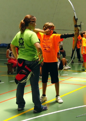 El tiro con arco es una de las actividades que se practican.