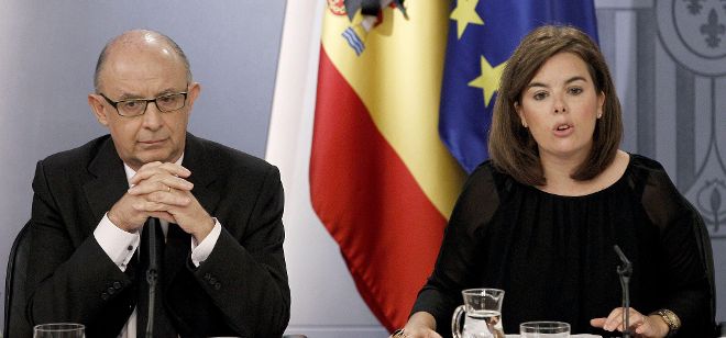 La vicepresidenta del Gobierno, Soraya Sáenz de Santamaría y el ministro de Hacienda, Cristóbal Montoro.