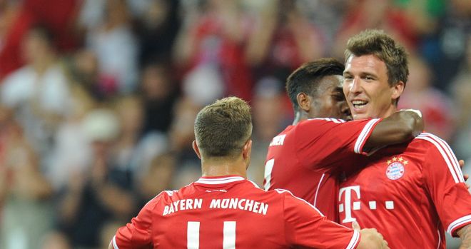 El jugador del Munich Mario Mandzukic celebra después de anotar un gol.