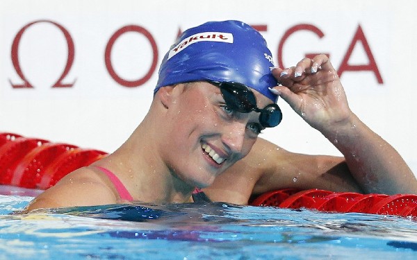 La nadadora de España, Mireia Belmonte, tras nadar la final de 200M mariposa femeninos de los Campeonatos del Mundo de Natación que se celebran en la piscina del Palau Sant Jordi de Barcelona, en la que ha conseguido la medalla de plata.