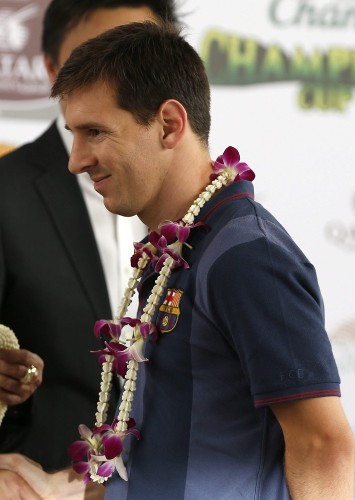 El delantero argentino del Barcelona Lionel Messi a su llegada al aeropuerto Don Mueang de Bangkok en Tailandia hoy, lunes 5 de agosto de 2013. 
