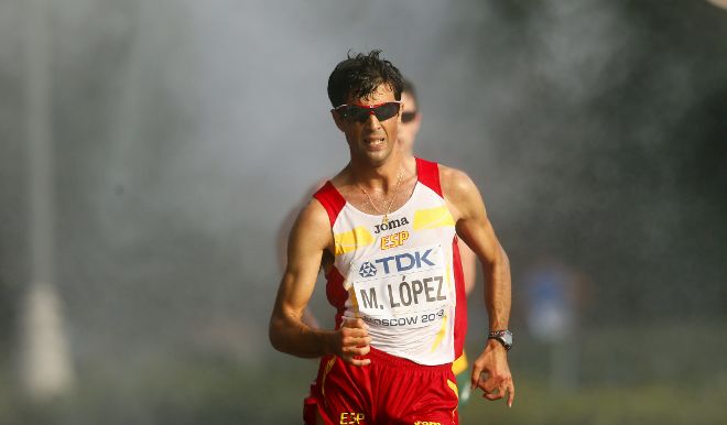 El atleta español Miguel Ángel López en camino para alzarse con el tercer puesto.