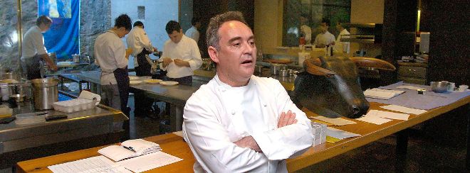 Foto de archivo del cocinero catalán Ferrán Adrià trabajando en la cocina de su restaurante, en Cala Montjoi, cerca de Roses.