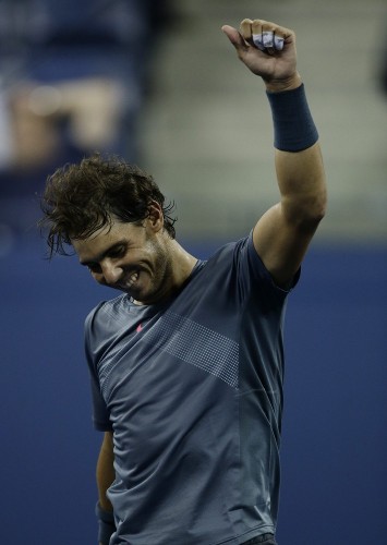 El tenista español Rafael Nadal celebra la victoria ante su compatriota Tommy Robredo.