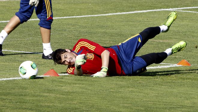 El portero de la selección española Iker Casillas no será titular ante Chile.