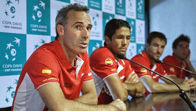 Los tenistas españoles, el capitán, Álex Corretja,Verdasco, Robredo, y Marc López.