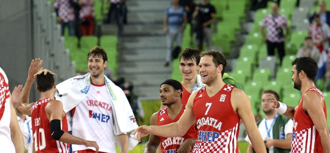 Los jugadores de la selección de Croacia celebran su victoria.