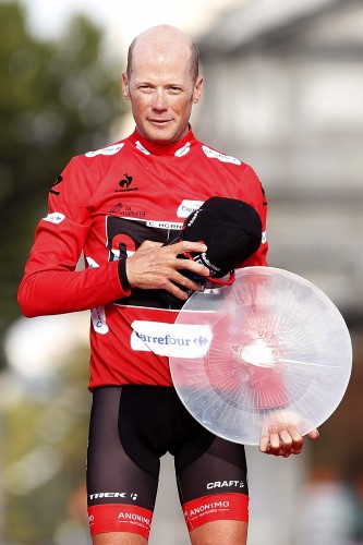 El estadounidense Chris Horner (Radioshack), ganador de la Vuelta Ciclista a España, en Cibeles al término de la vigésima primera etapa disputada entre Leganes y Madrid, de 142,2 kilómetros .