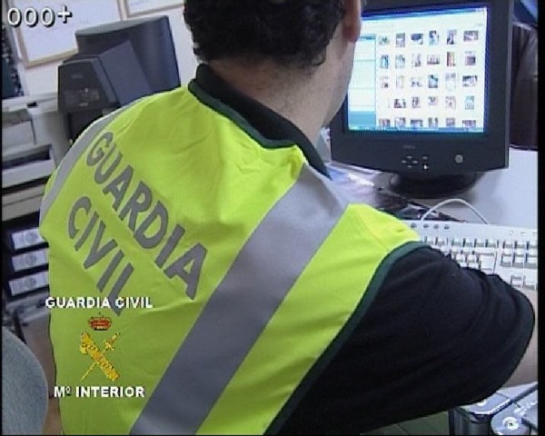 La Guardia Civil se aplica en acabar con los pederasta que delinquen a través de internet.