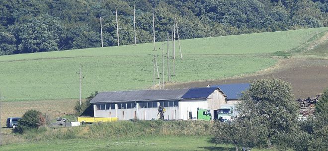 Vista de una granja en la que la policía cree que se esconde un supuesto cazador furtivo que ha matado a tres personas, en Lilienfeld, cerca de la localidad de Annaberg, en una zona rural del estado federado de la Baja Austria.