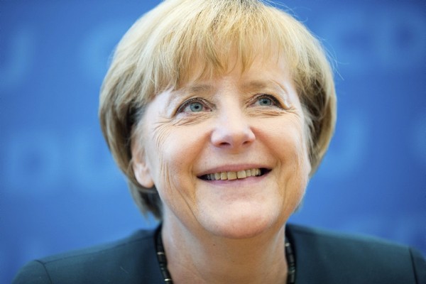 La canciller alemana, Angela Merkel, sonríe antes del comienzo de una reunión de la Junta del partido en Berlín (Alemania) hoy, lunes 23 de septiembre de 2013.