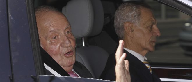 El rey Juan Carlos a su llegada al Hospital Quirón Madrid, ubicado en la localidad de Pozuelo de Alarcón.