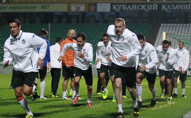 Los jugadores del Valencia entrenan en Krasnodar.