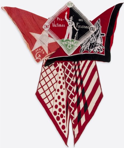 Fotografía facilitada por Bloomsbury Auctions del pañuelo con rastros de sangre que el escritor inglés George Orwell (1903-1950) llevaba cuando fue disparado en el cuello durante la guerra civil española.
