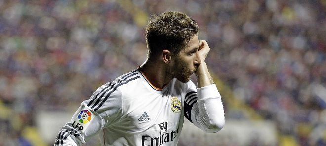 El defensa del Real Madrid Sergio Ramos celebra su gol.