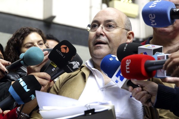 El presidente de la Asociación de Víctimas de la Talidomida (AVITE) hace declaraciones a los medios de comunicación, a su llegada hoy al juzgado de primera instancia número 90 de Madrid.