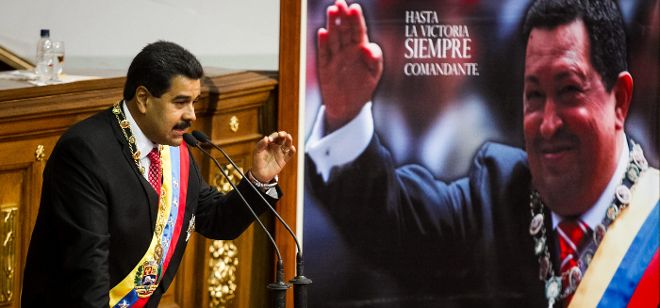 El presidente de Venezuela, Nicolás Maduro (i).