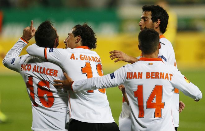 Jugadores del Valencia, celebrando un gol en Europa.