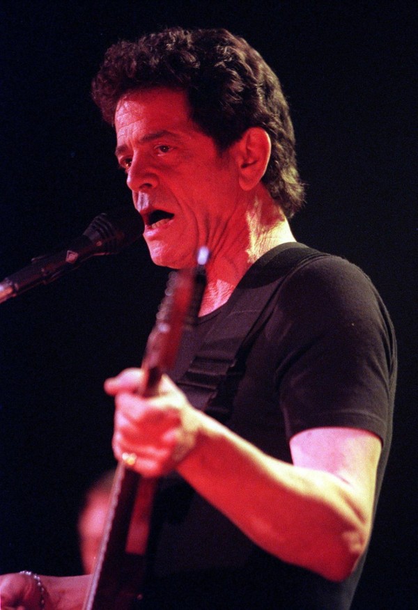 Fotografía de archivo del 17 de abril del 2000 del legendario músico de rock estadounidense Lou Reed.