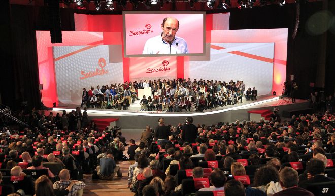 El secretario general del PSOE, Alfredo Pérez Rubalcaba, durante su intervención en la segunda jornada de la Conferencia Política del PSOE que se celebra este fin de semana en Madrid.