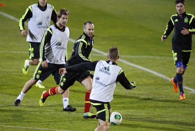 Los jugadores de la selección española durante un entrenamiento.