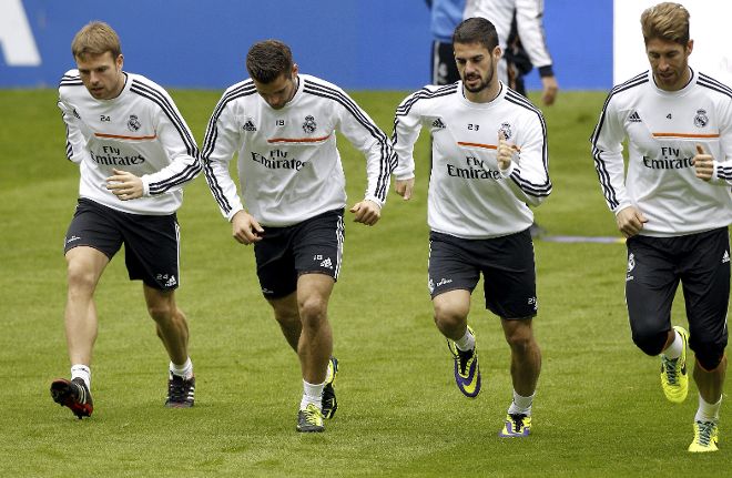 Illarra (izquierda), en un entrenamiento del Real Madrid.